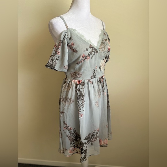 New Small Lulus Verona Light Blue Floral Off the Shoulder Lace Dress - Picture 5 of 17